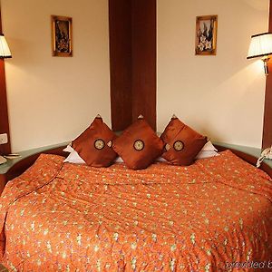 Club King Room